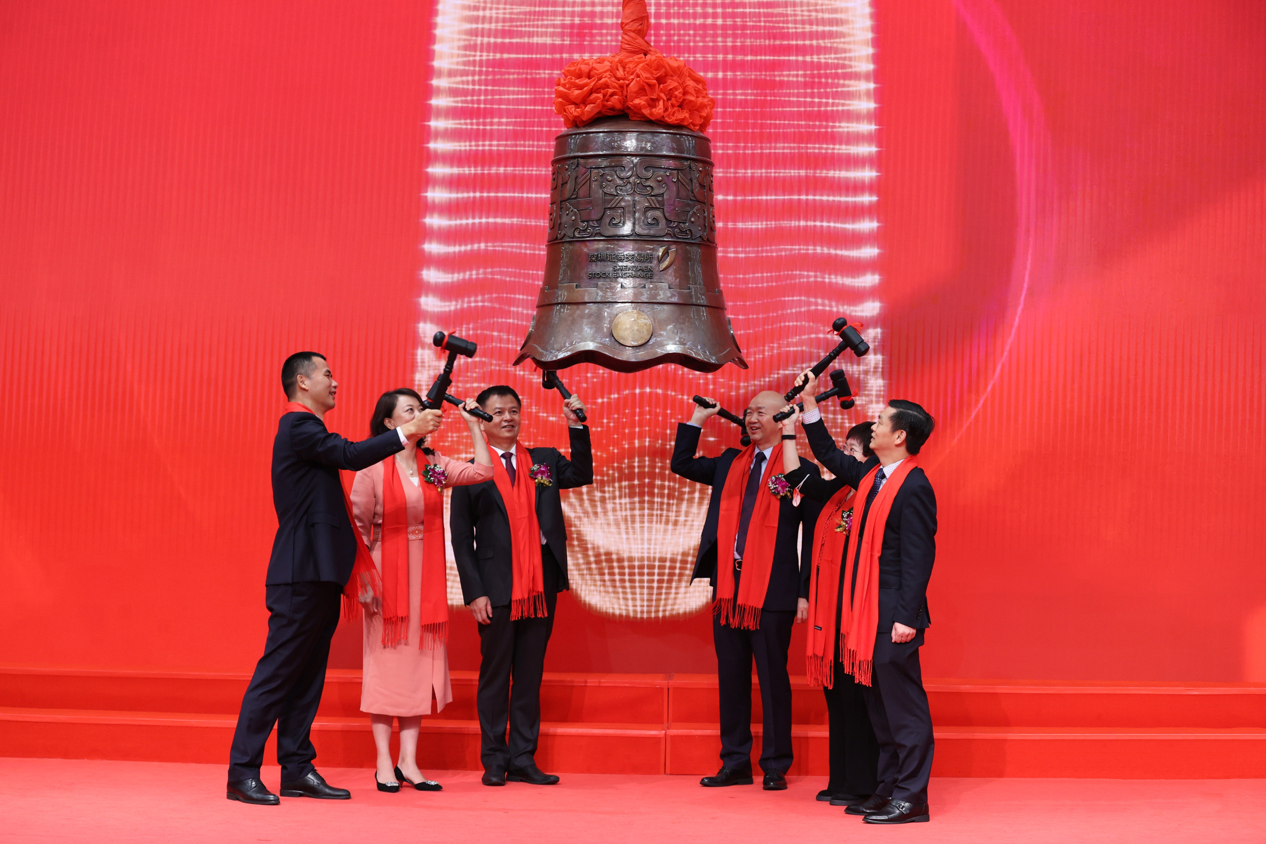 新澳资料免费精准期期准,数据驱动计划设计_桌面版21.464
