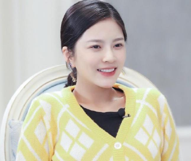 辣妈学院新晋女主持人探寻自然美景，内心宁静与平和之旅